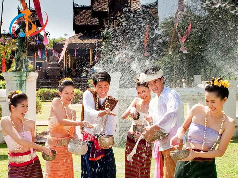 1. Songkran (Lễ hội té nước)