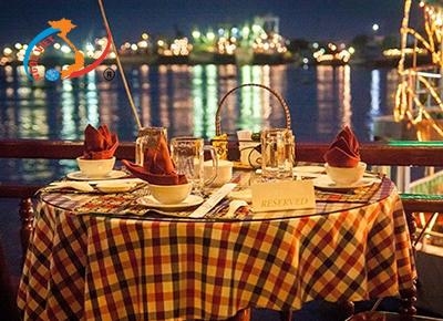 Ăn tối trên sông Sài Gòn cùng du thuyền tiêu chuẩn 5 sao